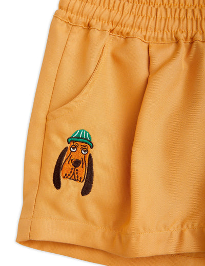 [Mini Rodini] Gewebte Shorts mit Bloodhound-Emblem