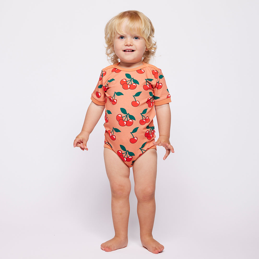 [Smafolk] Elstar ShortSleeved Baby Body With Cherry - Warm Blush
