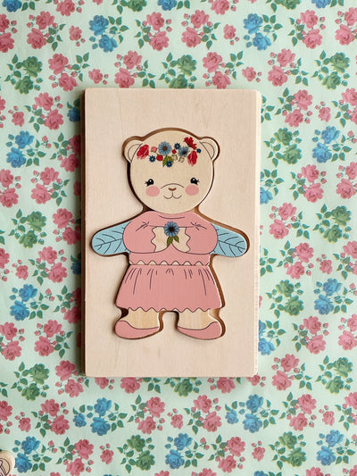 [Konges slojd] Teddy-Ankleidepuzzle aus Holz FSC - Dusty Pink