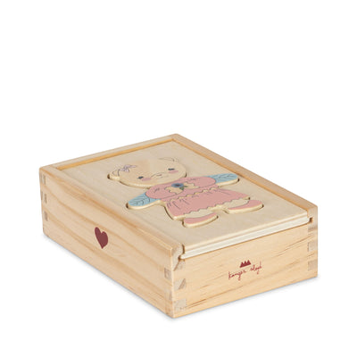 [Konges slojd] Teddy-Ankleidepuzzle aus Holz FSC - Dusty Pink