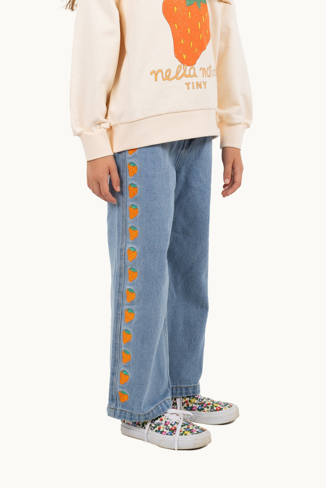 [TINYCOTTONS] Strawberries Embroidered Jeans - Light Blue