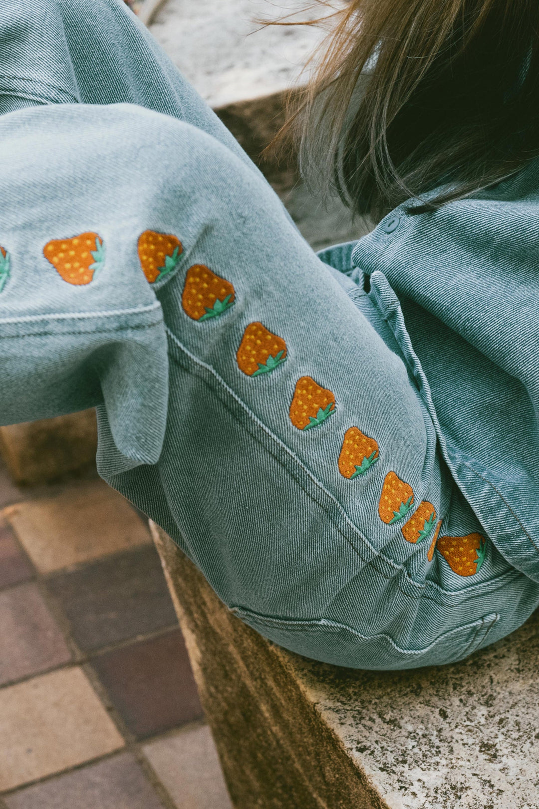 [TINYCOTTONS] Strawberries Embroidered Jeans - Light Blue