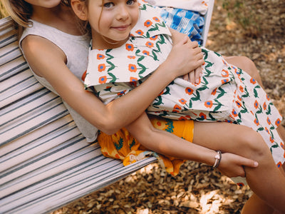 [TINY COTTONS] BLUSE MIT FLOWERBED-MUSTER