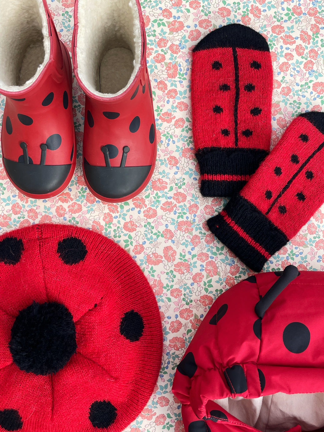[Konges slojd] Ladybug Beret - Barbados Cherry