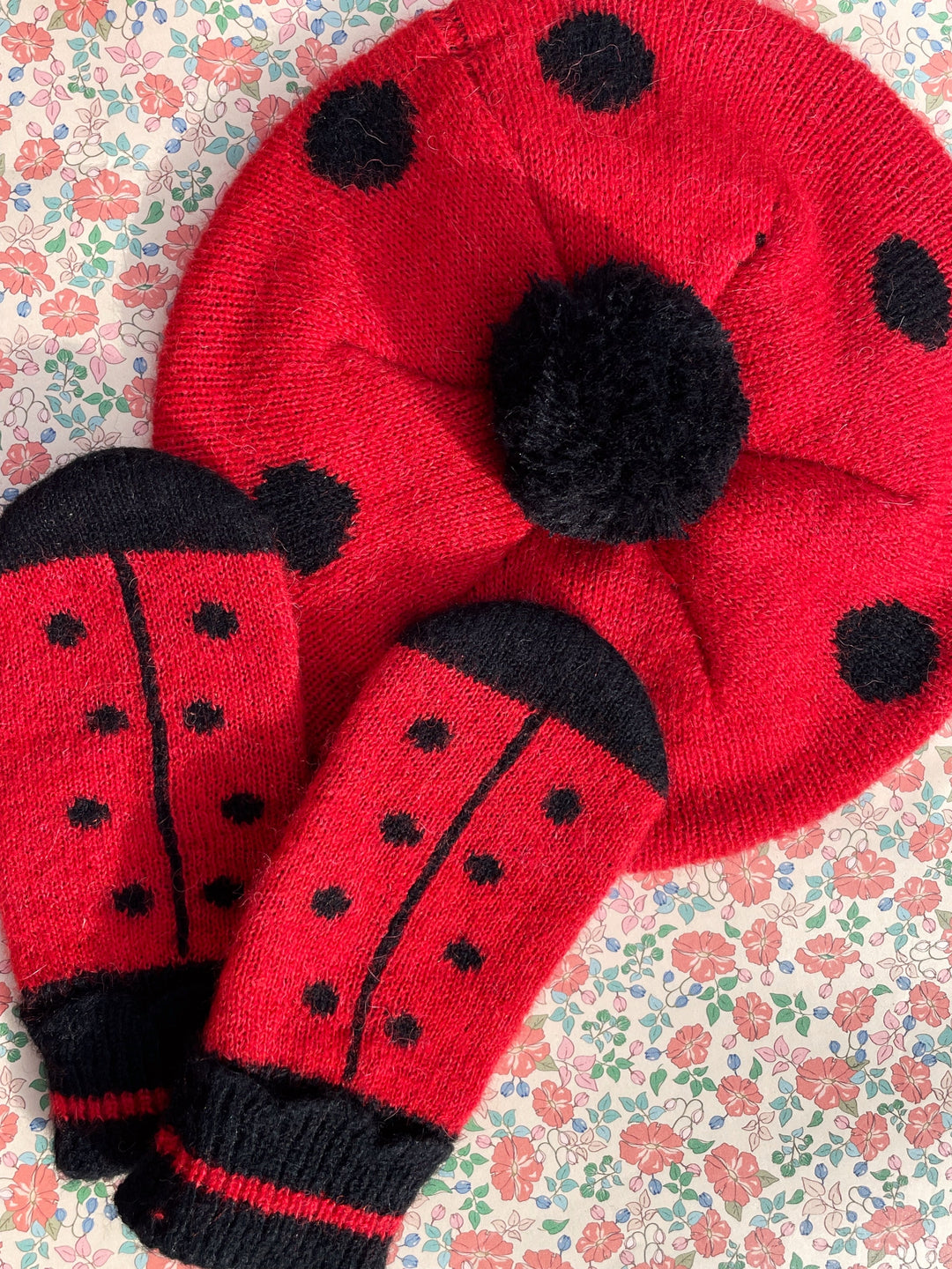 [Konges slojd] Ladybug Beret - Barbados Cherry